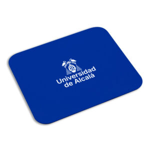 Alfombrilla de ratón azul con escudo y logotipo de la Universidad de Alcalá en blanco